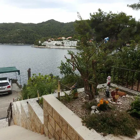 Apartment Mari - Next To The Sea Brna