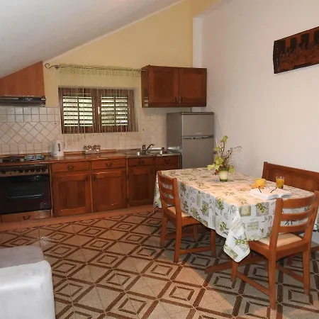 Apartment Mari - Next To The Sea *